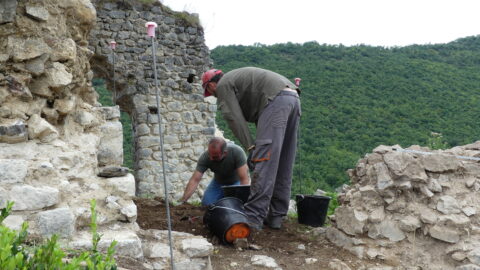 2017 : Sondage au château
